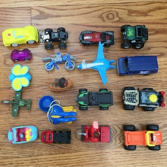 Lots of 18 toy small Cars Vehicles - Picture 4 of 13